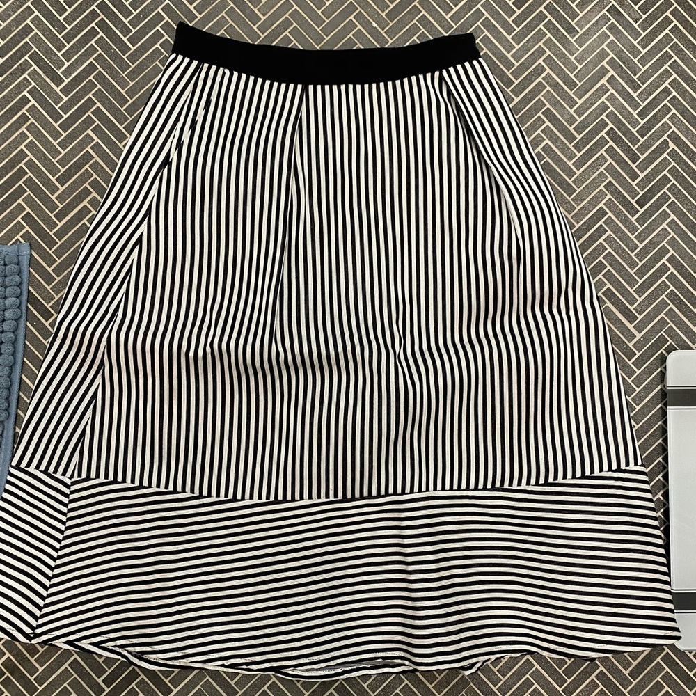 Line & dot - Picture 1 of 2